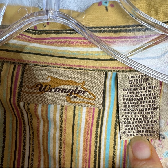 Wrangler Western Aztec Floral Print Pearl Snap Button Down Shirt - Picture 9 of 10